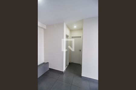 Corredor de apartamento para alugar com 2 quartos, 66m² em Empresarial 18 do Forte, Barueri