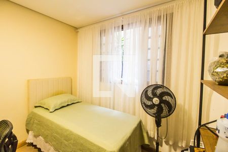 Quarto de casa à venda com 4 quartos, 202m² em Jardim Tupanci, Barueri