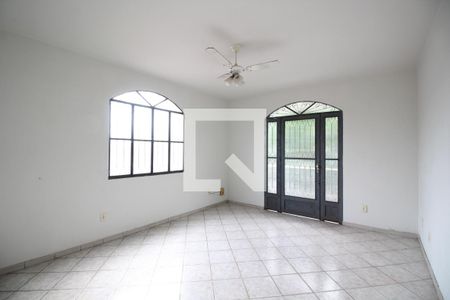 Sala de casa para alugar com 4 quartos, 200m² em Curicica, Rio de Janeiro