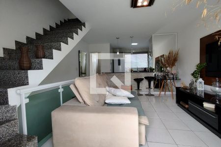 Sala de casa de condomínio à venda com 2 quartos, 200m² em Taquara, Rio de Janeiro