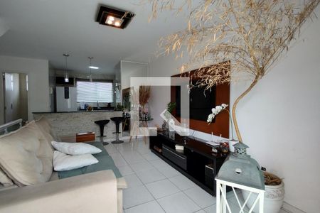 Sala de casa de condomínio à venda com 2 quartos, 200m² em Taquara, Rio de Janeiro