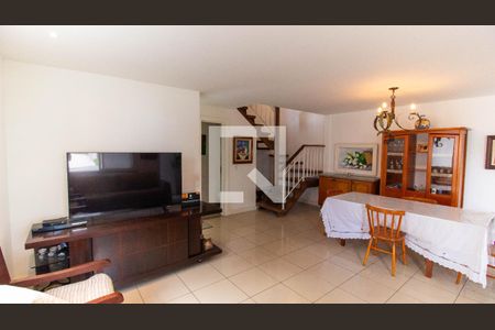 Sala de casa de condomínio à venda com 4 quartos, 136m² em Pendotiba, Niterói