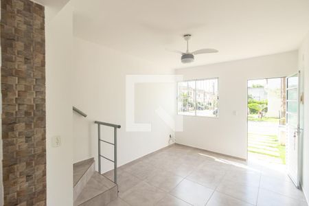 Sala de casa de condomínio para alugar com 2 quartos, 80m² em Guaratiba, Rio de Janeiro