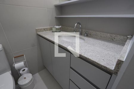 Banheiro de kitnet/studio para alugar com 1 quarto, 22m² em Paraíso, São Paulo