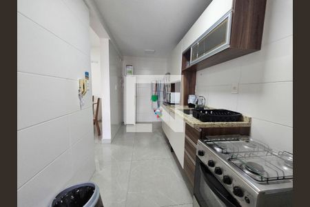 Cozinha de apartamento para alugar com 2 quartos, 67m² em Parque Enseada, Guarujá