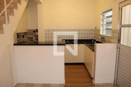 Sala de casa para alugar com 2 quartos, 70m² em Jardim Nayara, Embu das Artes