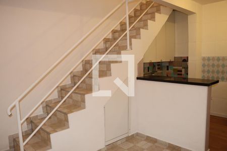 Sala de casa para alugar com 2 quartos, 70m² em Jardim Nayara, Embu das Artes