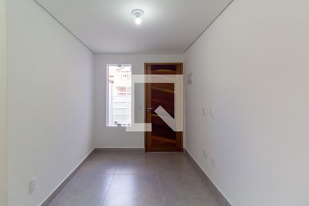 Sala de casa para alugar com 2 quartos, 70m² em Jardim Ana Rosa, São Paulo