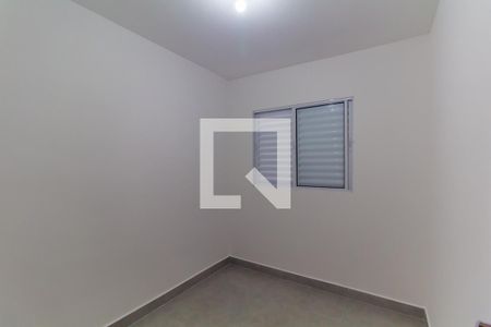 Quarto 2 de casa para alugar com 2 quartos, 70m² em Jardim Ana Rosa, São Paulo