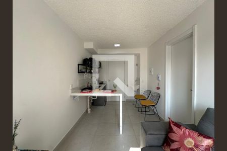 Sala/Cozinha de apartamento para alugar com 1 quarto, 29m² em Parque Industrial Tomas Edson, São Paulo