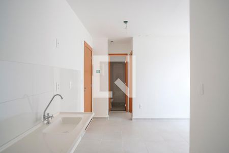Cozinha e área de serviço de apartamento à venda com 2 quartos, 36m² em Vila Palmares, São Caetano do Sul