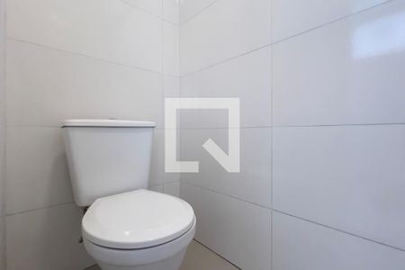 Banheiro de kitnet/studio para alugar com 1 quarto, 37m² em Jardim Santa Mena, Guarulhos