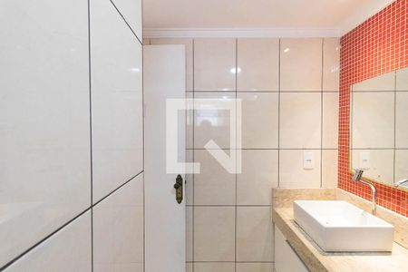 Banheiro de apartamento para alugar com 2 quartos, 50m² em Conjunto Habitacional Jova Rural, São Paulo