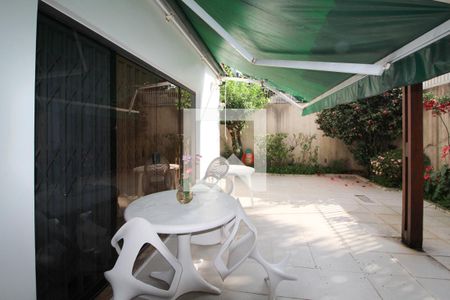 Quintal de casa à venda com 5 quartos, 415m² em Indianópolis, São Paulo