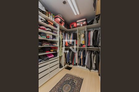 Suíte 1 de casa à venda com 4 quartos, 470m² em Boa Vista, Porto Alegre