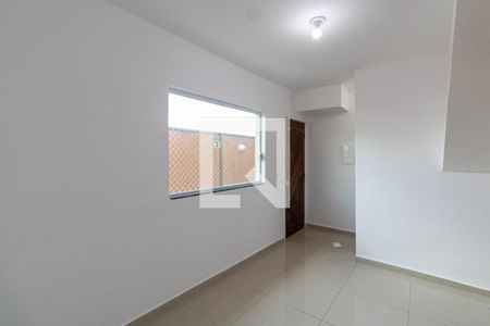 Sala e Cozinha de casa de condomínio para alugar com 2 quartos, 65m² em Vila Pierina, São Paulo
