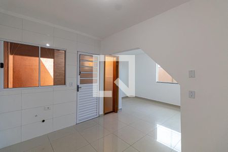 Sala e Cozinha de casa de condomínio para alugar com 2 quartos, 65m² em Vila Pierina, São Paulo