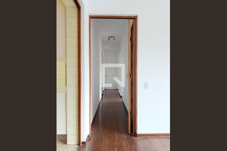 Corredor íntimo de apartamento para alugar com 3 quartos, 87m² em Cerqueira César, São Paulo