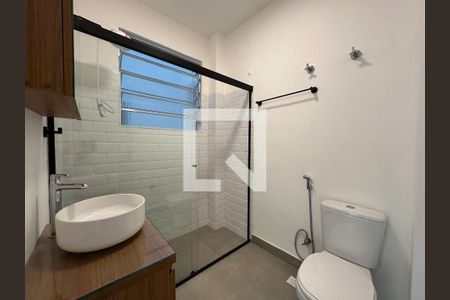 Banheiro de apartamento à venda com 1 quarto, 54m² em Barra Funda, São Paulo