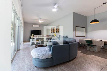 Sala de casa à venda com 3 quartos, 250m² em Bosque da Saúde, São Paulo