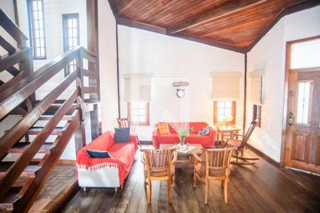 Casa à venda com 4 quartos, 248m² em Matapaca, Niterói