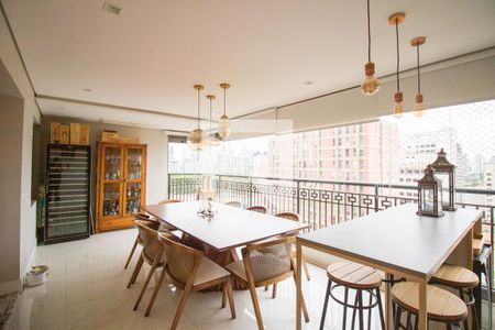 Varanda de apartamento à venda com 3 quartos, 137m² em Chácara Santo Antônio, São Paulo