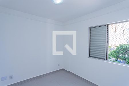 Quarto 2 de apartamento para alugar com 2 quartos, 53m² em Parque Maria Domitila, São Paulo