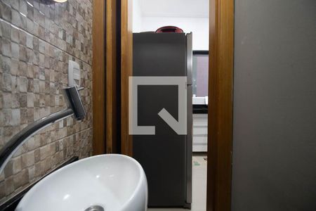 Lavabo de casa de condomínio para alugar com 2 quartos, 53m² em Vila Gustavo, São Paulo