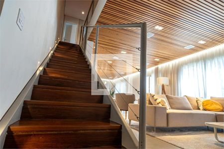 Casa à venda com 4 quartos, 350m² em Vila Sofia, São Paulo