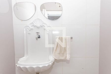 Lavabo de casa de condomínio à venda com 3 quartos, 157m² em Vila Santo Estefano, São Paulo