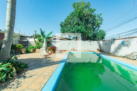 Área Externa de casa à venda com 4 quartos, 176m² em Niterói, Canoas