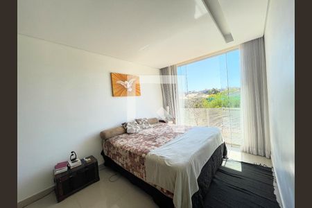 Suíte de casa de condomínio à venda com 3 quartos, 149m² em Garças, Belo Horizonte