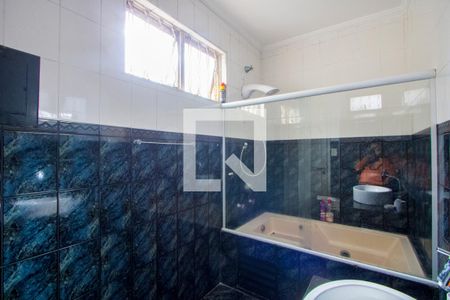 Banheiro do quarto 1 de casa à venda com 2 quartos, 136m² em Vila Scarpelli, Santo André