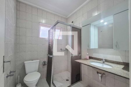 Banheiro da Suíte de casa de condomínio à venda com 4 quartos, 239m² em Jardim Pinheiros, São Paulo