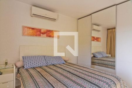 Suíte de casa à venda com 3 quartos, 180m² em Vila Palmeiras, São Paulo