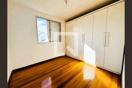 Quarto de apartamento para alugar com 3 quartos, 180m² em Buritis, Belo Horizonte
