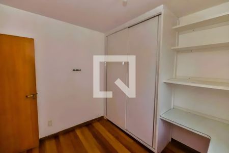 Quarto de apartamento para alugar com 3 quartos, 180m² em Buritis, Belo Horizonte