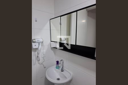 Banheiro de kitnet/studio à venda com 1 quarto, 30m² em Jardim Caravelas, São Paulo