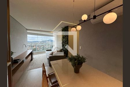 Sala de apartamento à venda com 2 quartos, 69m² em Empresarial 18 do Forte, Barueri