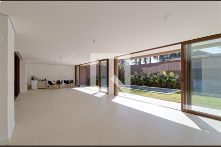 Casa à venda com 4 quartos, 670m² em Jardim dos Estados, São Paulo