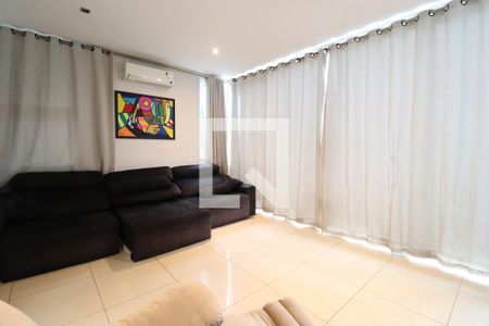 Sala de TV de casa para alugar com 4 quartos, 490m² em Tabajaras, Uberlândia