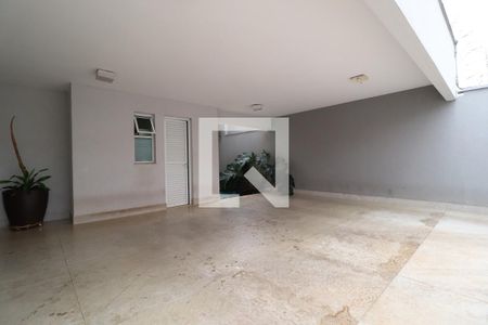Garagem de casa para alugar com 4 quartos, 490m² em Tabajaras, Uberlândia