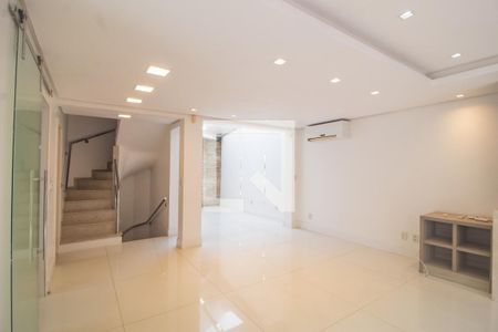 Sala de casa para alugar com 4 quartos, 297m² em Vila Assunção, Porto Alegre