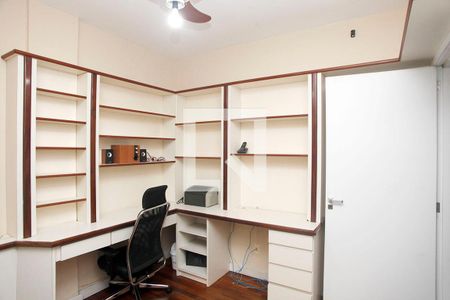 Quarto 2 de apartamento para alugar com 3 quartos, 119m² em Rio Branco, Porto Alegre