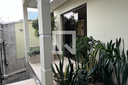 Varanda de casa para alugar com 4 quartos, 360m² em Jardim Vinte E Cinco de Agosto, Duque de Caxias