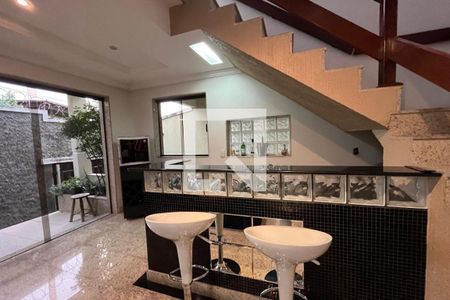 Sala de casa para alugar com 4 quartos, 360m² em Jardim Vinte E Cinco de Agosto, Duque de Caxias