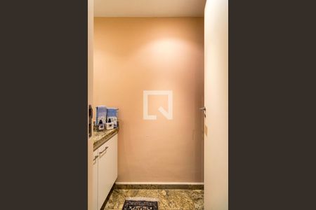 Lavabo de apartamento à venda com 3 quartos, 185m² em Real Parque, São Paulo