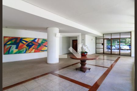 Hall de entrada de apartamento à venda com 3 quartos, 185m² em Real Parque, São Paulo