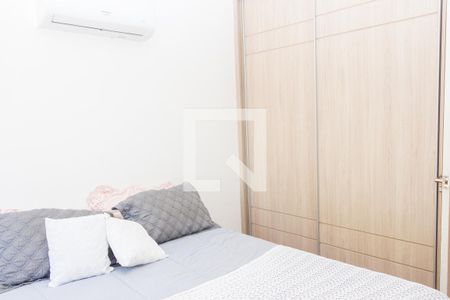 Suíte de casa de condomínio à venda com 4 quartos, 258m² em Jardim Prudência, São Paulo