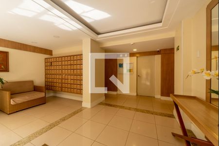 Hall de entrada de apartamento à venda com 2 quartos, 56m² em Morro Santana, Porto Alegre